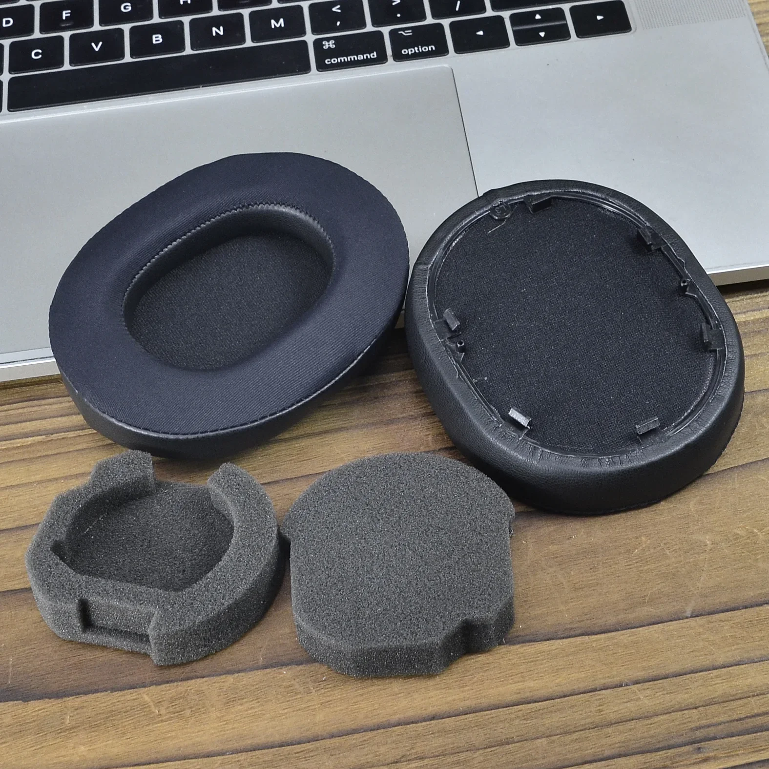 Almohadillas de gel para auriculares YAYINCC, compatibles con los auriculares Sony WH-1000XM5. Para la reparación y el reemplazo de piezas, ofreciendo una experiencia de uso cómoda.