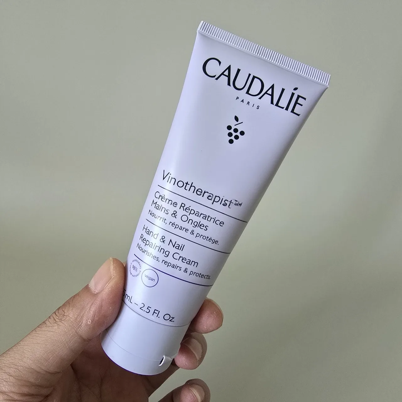 Caudalie Crema Reparadora para Manos con Manteca de Karité y Aceite de Semilla de Uva, Crema Calmante e Hidratante para el Cuidado de las Manos, No Grasosa