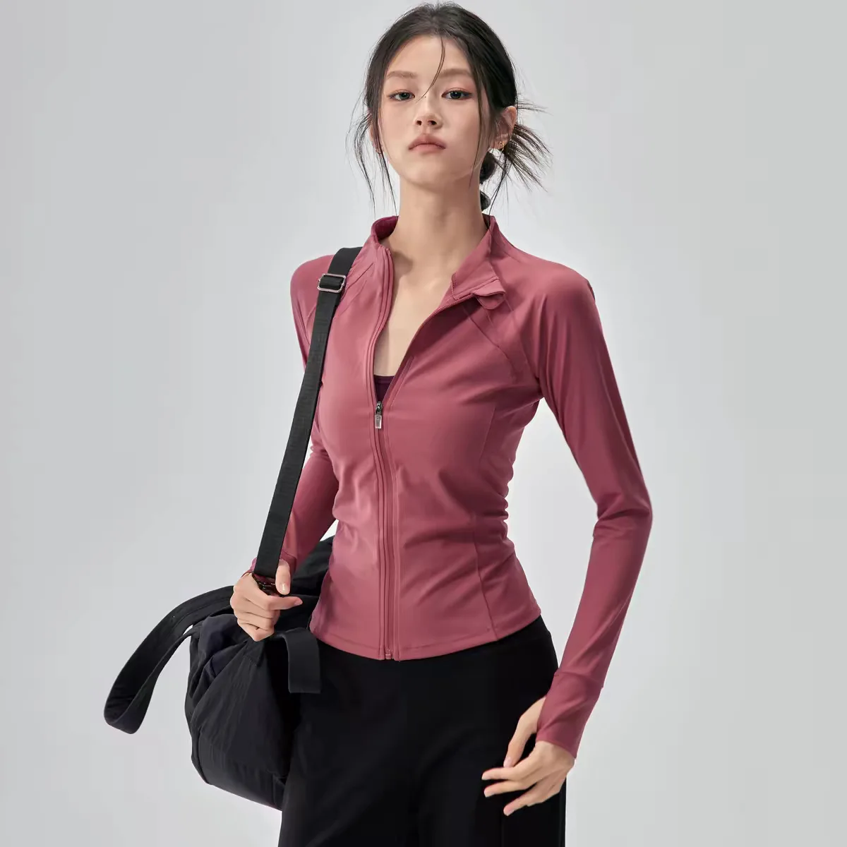 

Одежда для йоги: женская спортивная куртка с длинными рукавами, быстросохнущая, облегающая, для бега и пилатеса, с воротником-стойкой и молнией.