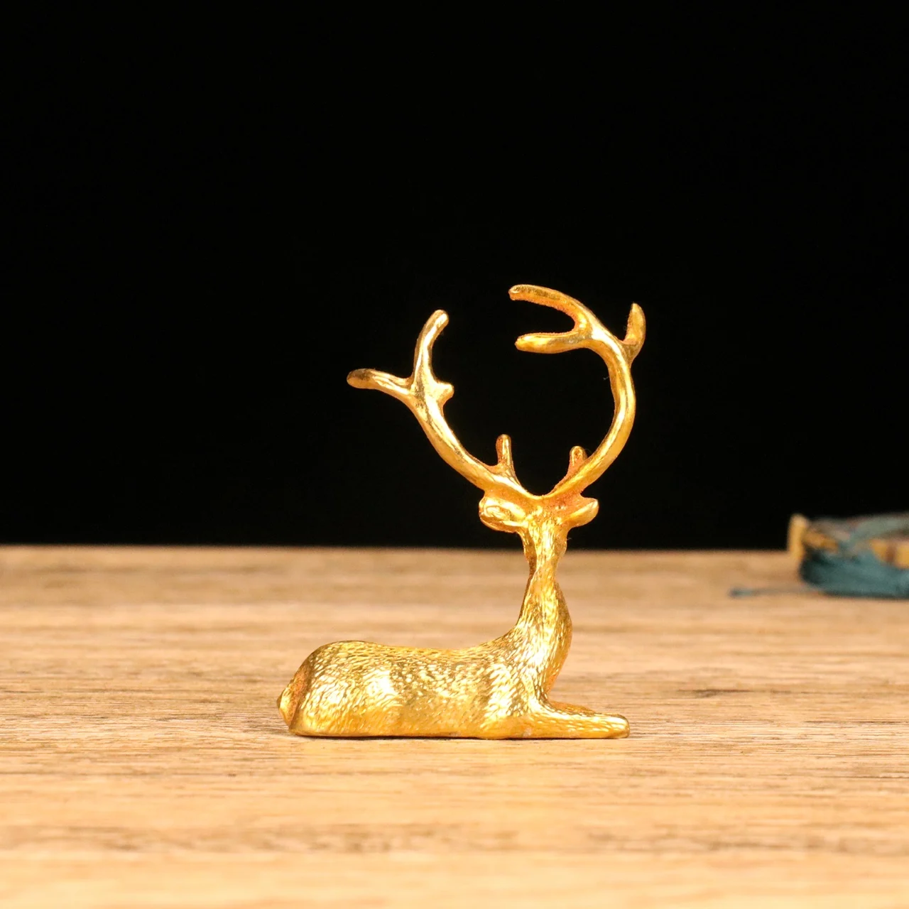 Furniture and Handicrafts Gilded sika Deer Have a Beautiful Appearance and Exquisite Craftsmanship