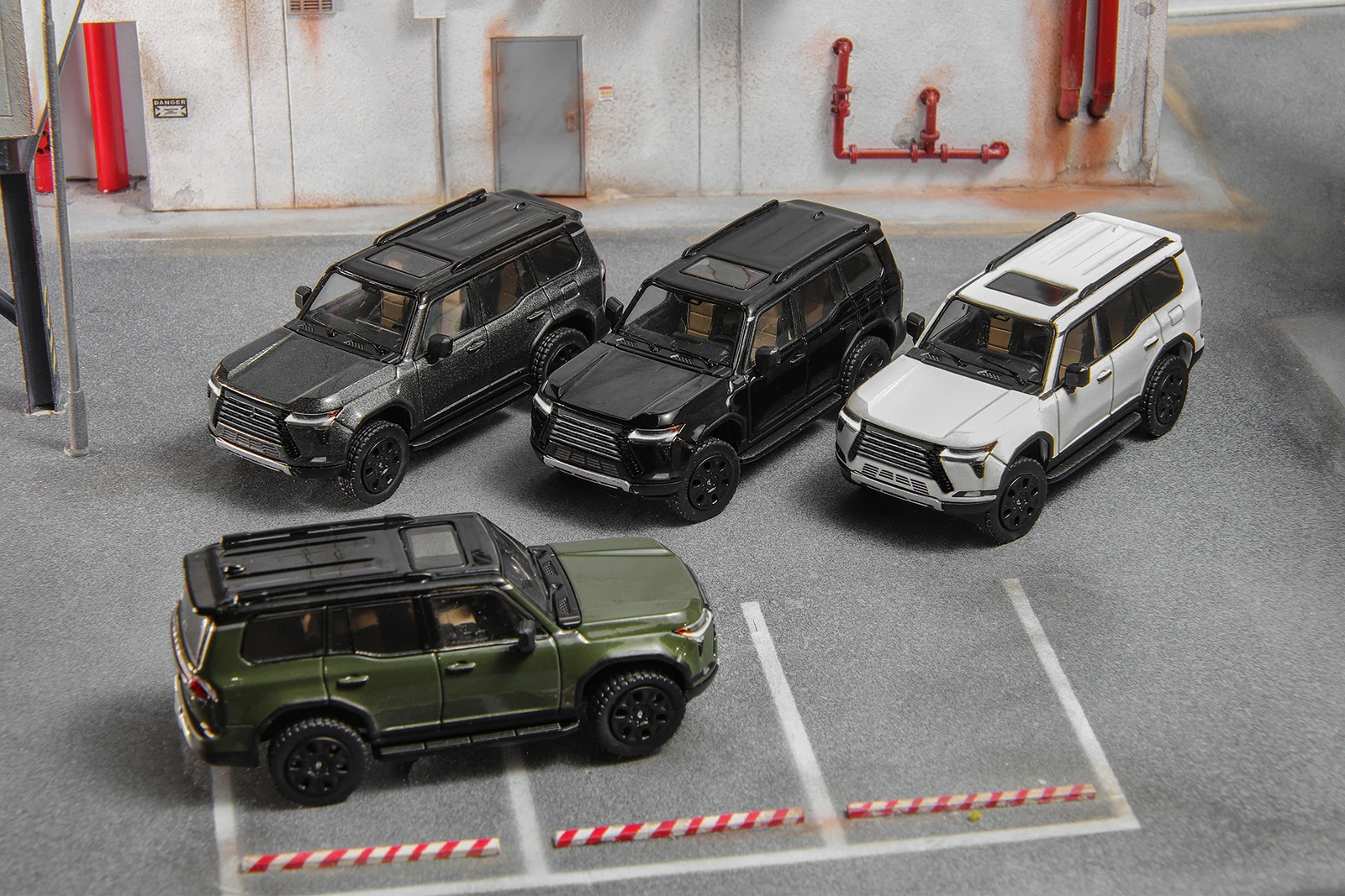 GCD 1:64  GX550 Green Silver Black LHD Model Car