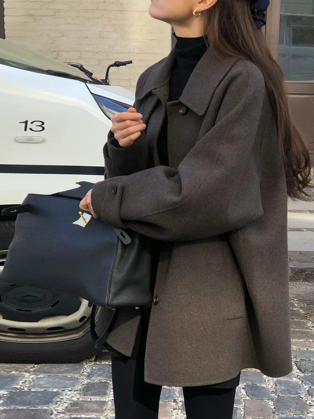 เสื้อโค้ทขนสัตว์ทรงยาวปานกลาง ปกพับติดกระดุมเม็ดเดียว สไตล์วินเทจ สำหรับผู้หญิง ฤดูใบไม้ร่วง ฤดูหนาว รุ่นใหม่ ให้ความรู้สึกหรูหรา สไตล์ทวี