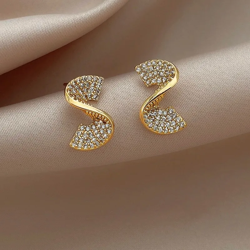 한국 새로운 디자인 패션 주얼리, 14K 골드 도금 글자 S 지르콘 섬세한 귀걸이 우아한 여성의 일상 작업 액세서리