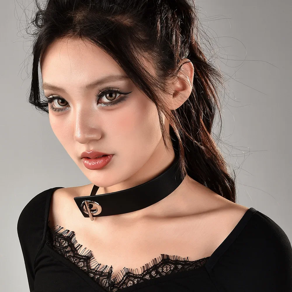 2025Collana punk scuro, colletto Harajuku in stile giapponese, collana corta con fibbia ad anello in metallo in pelle PU