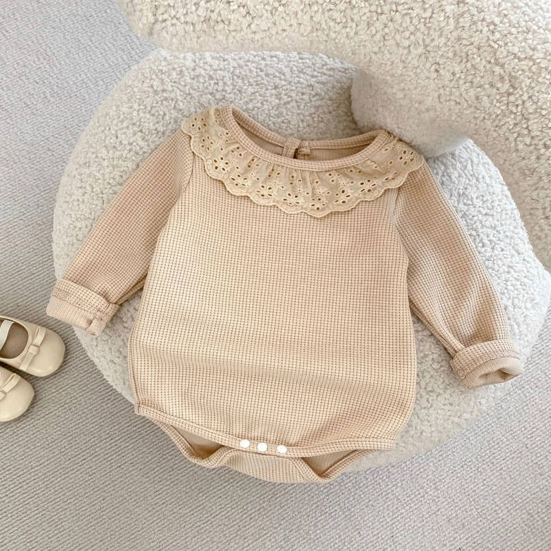 Autumn new 0-2 year old baby clothing, women\'s baby lace round collar long sleeved knitted bag fart triangle jumpsuit