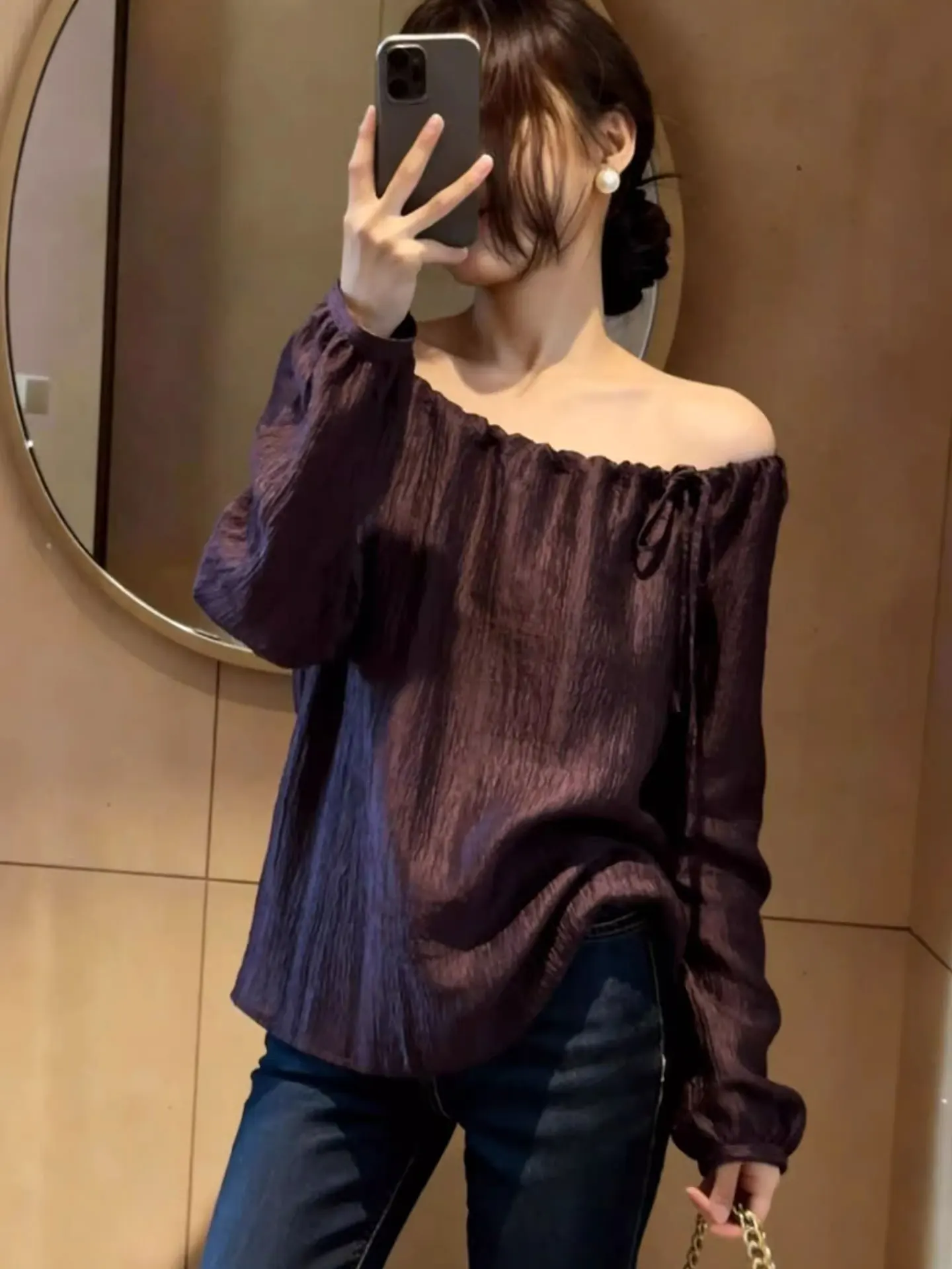 

Ele European Sle Long Sve oulder Bared Loose Fit irt Women's Faion Early Spring High-End Feel Small Top