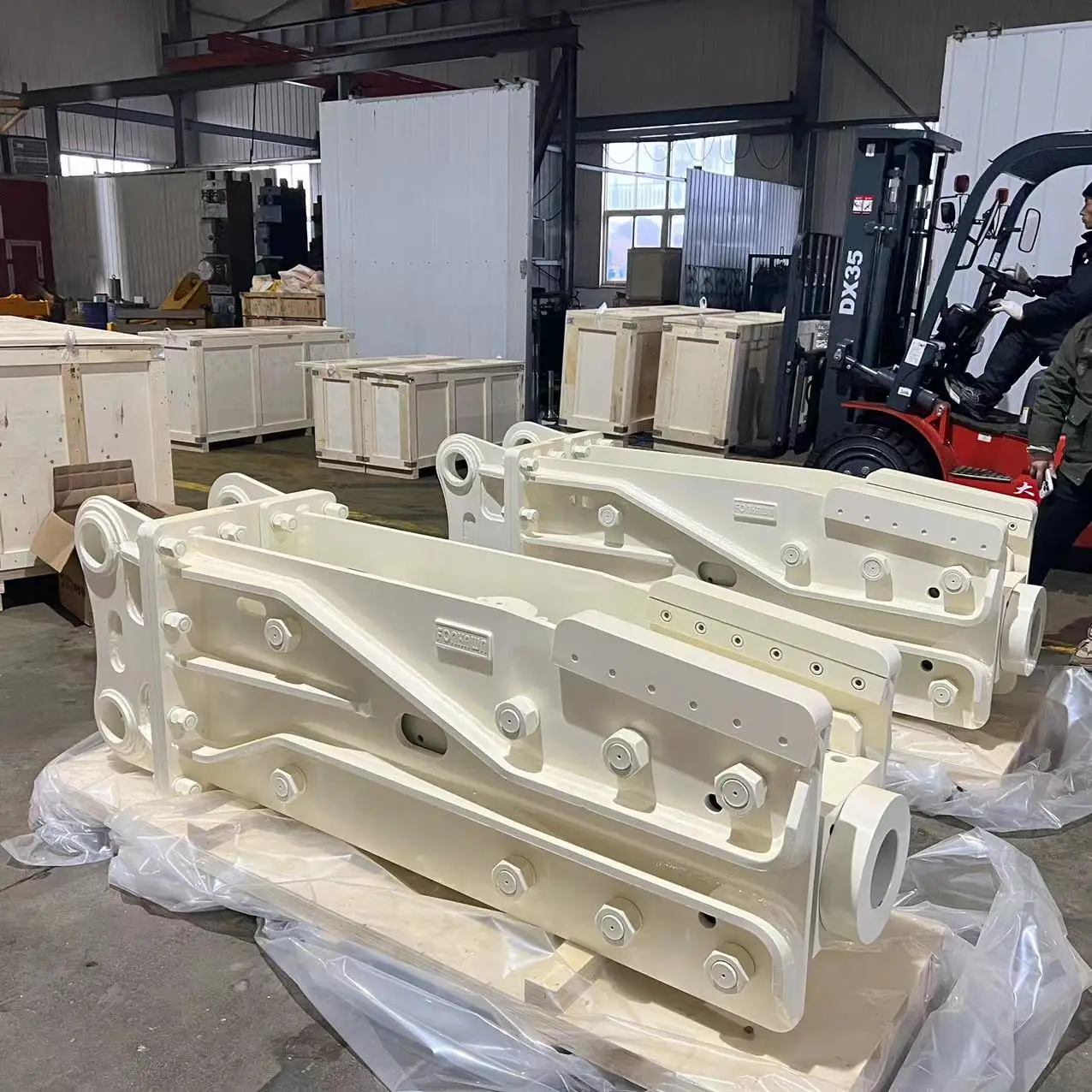 Hydraulic Breaker Manufacturing Factory Direct Sales Upright Split SY1400 with Accumulator Suitable for 18-26tons