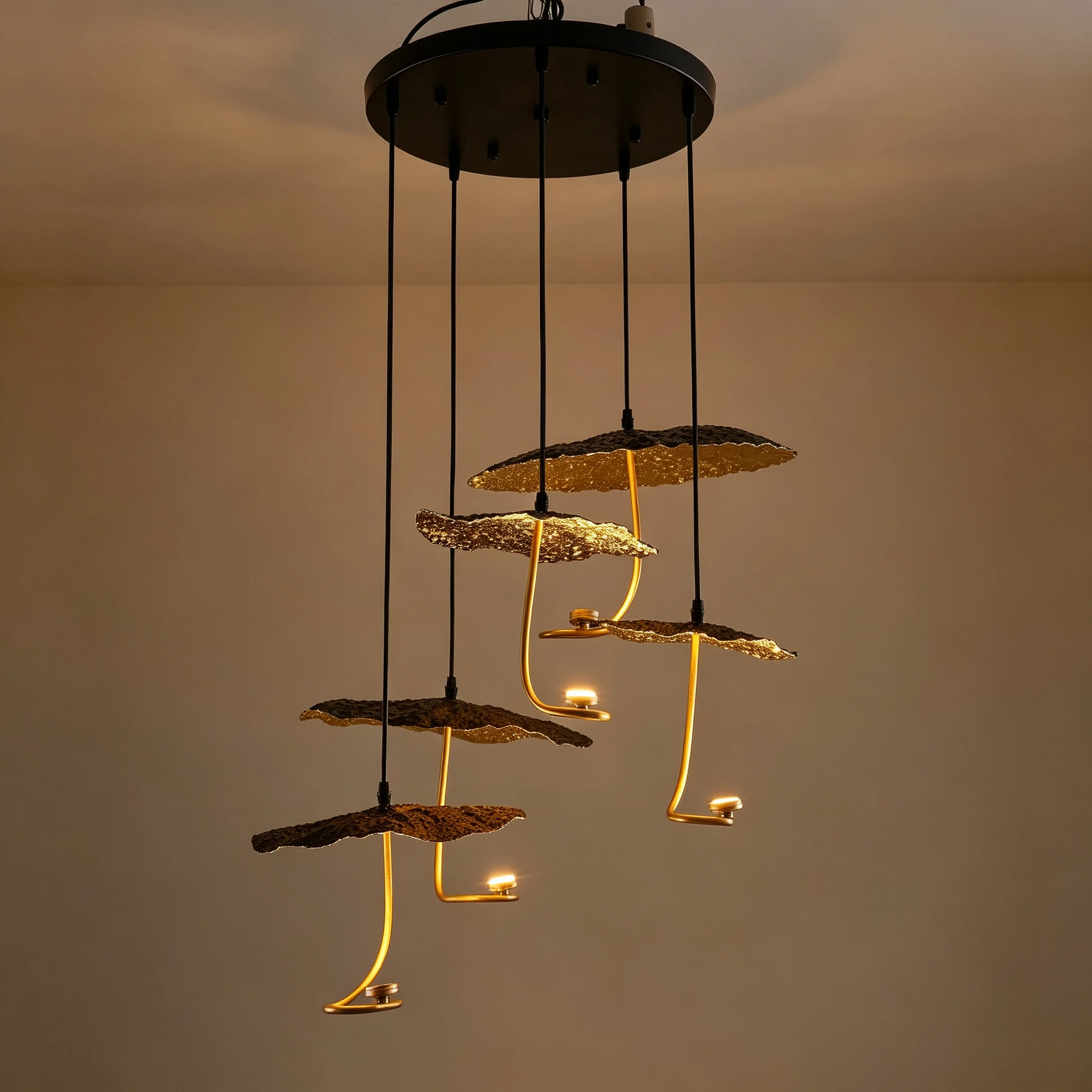 Italian Designer Gold Leaf LED Pendant Lamp for Modern Minimalist Hotel Restaurant Lounge Room Circular Iron Art Pendant Lamp