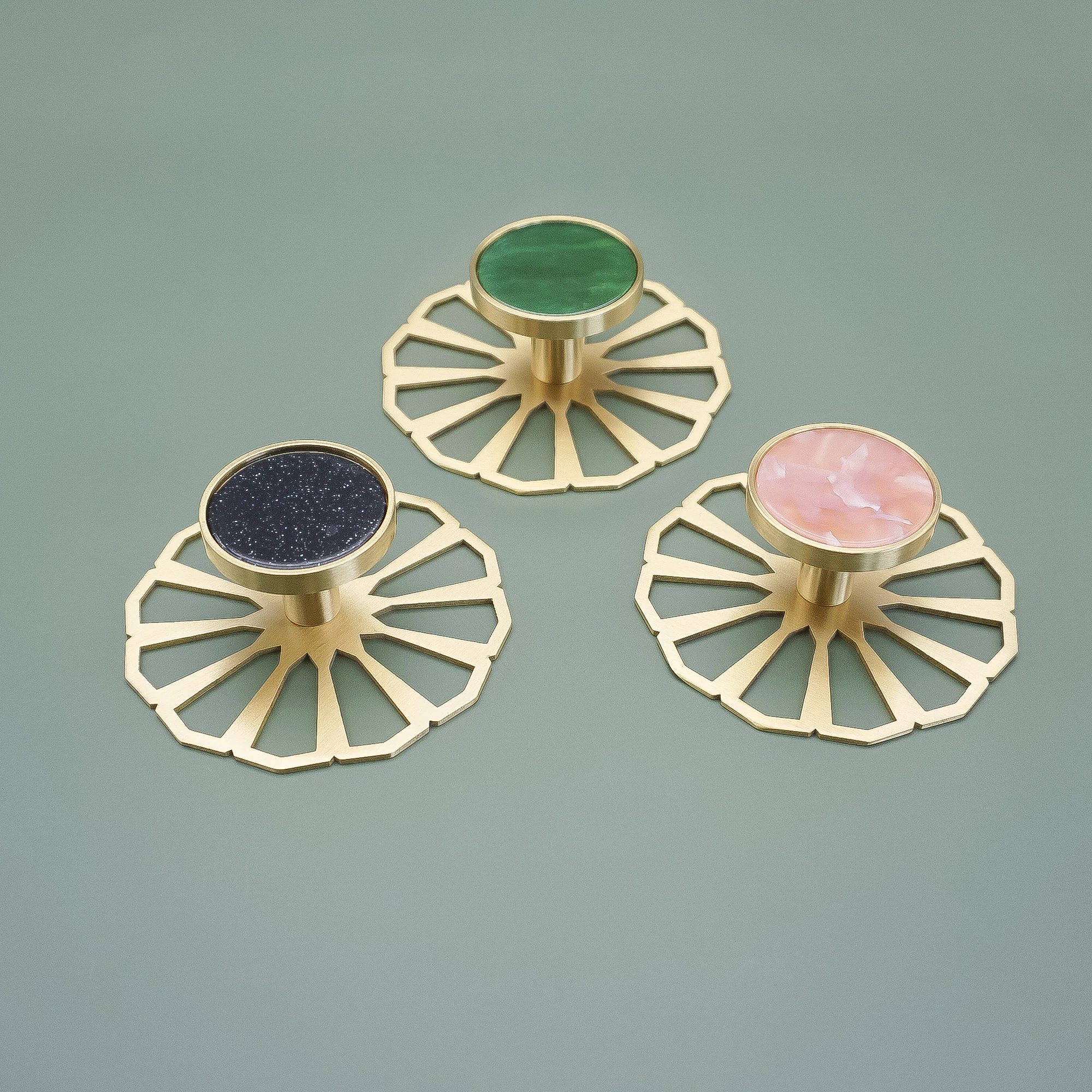Brass Round Knobs for Cabinets and Drawers Flower Backplate Creative Wardrobe Dresser Pulls Decor Copper Furniture Handles