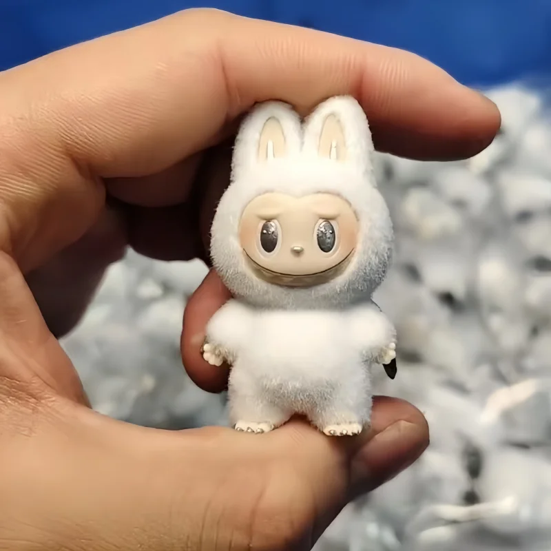 Anime Perifere Hot Koop Mini Labubu 4 cm Zimomo Pop Leuk Speelgoed Desktop Decoratie Model Kamer Ornamenten Kerstcadeaus Willekeurig verzonden