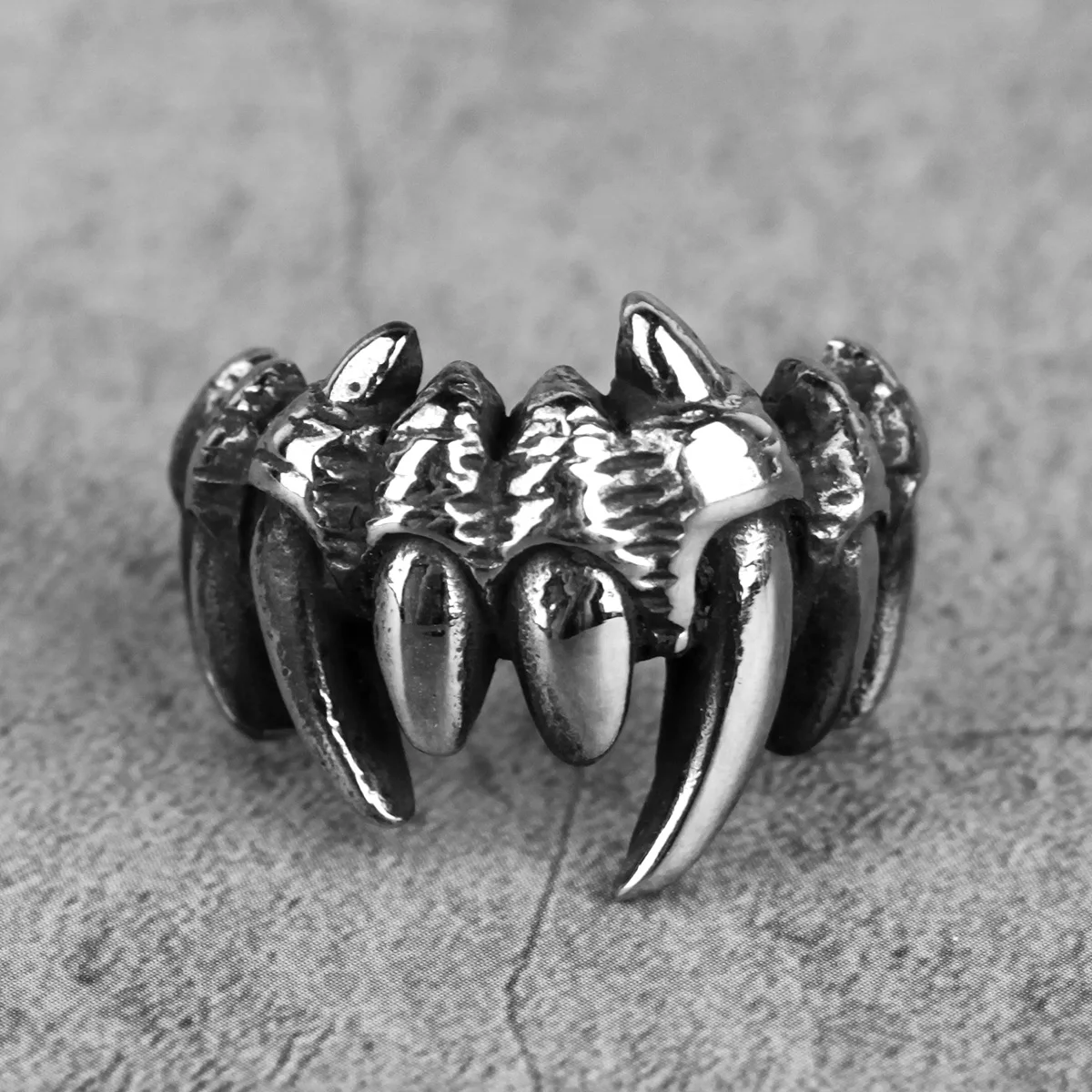 Stainless Steel Men Rings Beast Monster Teeth Punk Rock Hip Hop Cool for Biker Male Boyfriend Jewelry Creativity Gift Wholesale