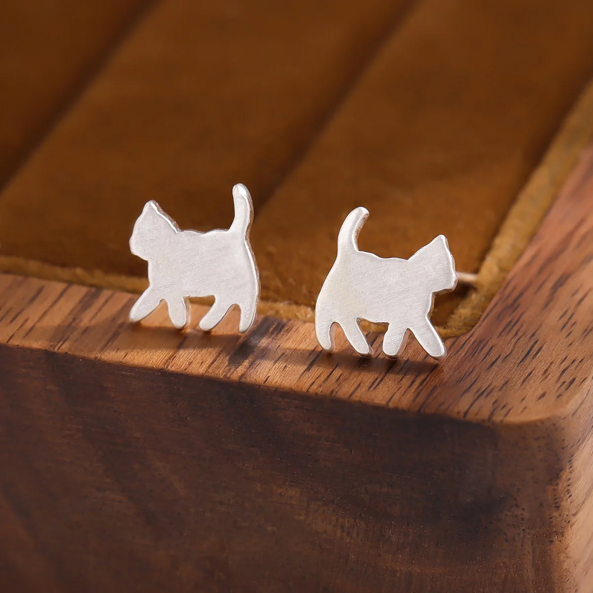 Fashiona Striped Adorable Kitten 925 Sterling Silver Jewelry Cat Personality Sweet Animal Stud Earrings  E168
