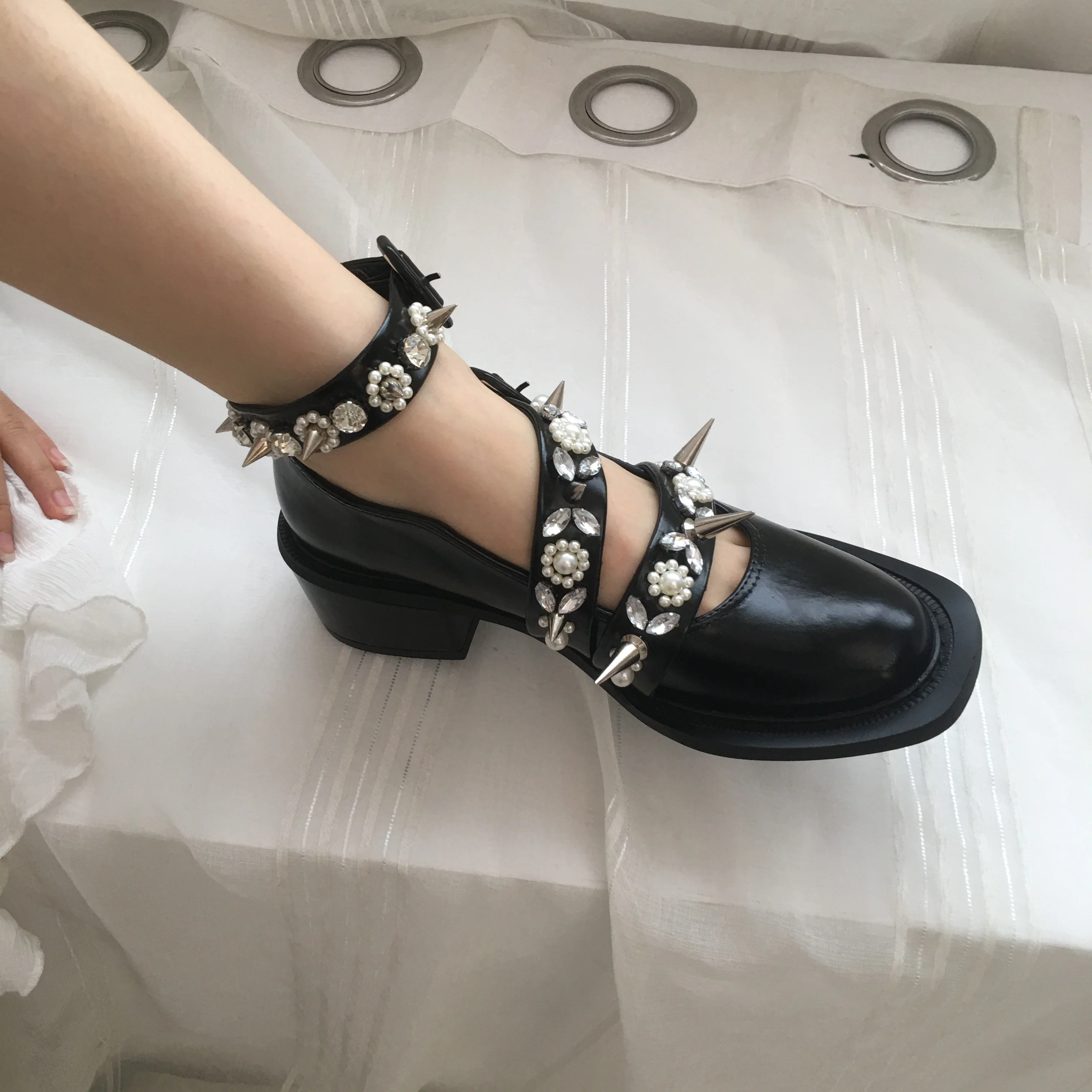 

Fashion Japanese Style Retro Rivet Mary Janes Shoes Girls Buckle Strap JK Uniform Leather Pumps Woman Rivets Punk Mid Heel Shoes