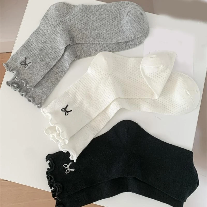 

Q22D Stylish Womens Middle Length Mesh Socks with Embroidered Bowknot and Ruffle Frilly Edging Breathable Ankle Socks