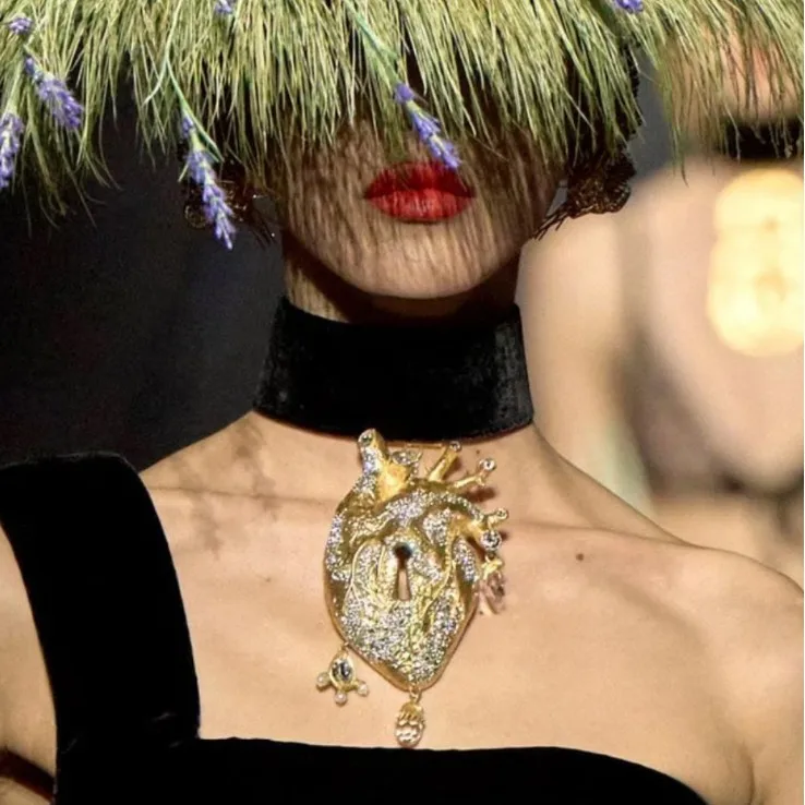 Fashion Luxury Designer Brass Gold Plated Heart Shaped Crystal Brooch Necklace Woman Jewelry Trend