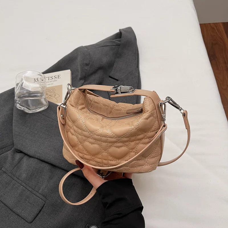 

Casual Quilted Chain Bag, Women's Chic Crossbody Purse, Spacious Day to Night Tote, Minimalist Sling Bag Textured Top Handle Bag