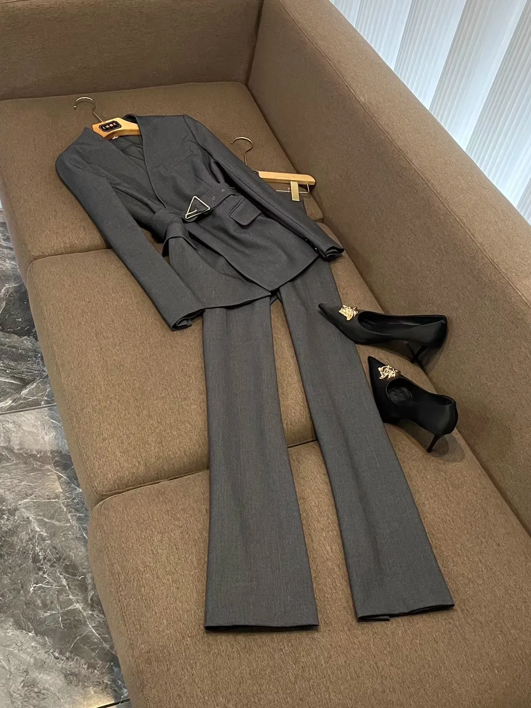 

Осенне-зимний шерстяной костюм с новым дизайном, облегающие брюки с треугольными пуговицами, женская повседневная одежда Ele Sle