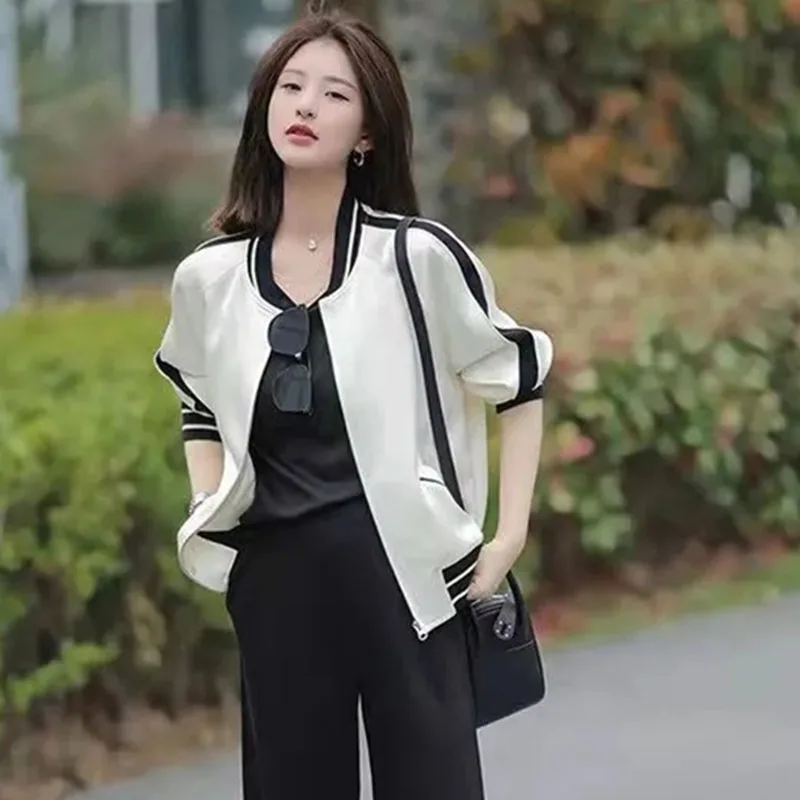 Kurtka baseballowa damska w stylu koreańskim z blokami kolorów, model 2026, damska odzież wierzchnia z długim rękawem, jesienna, elegancka, krótka satynowa kurtka w stylu casual.