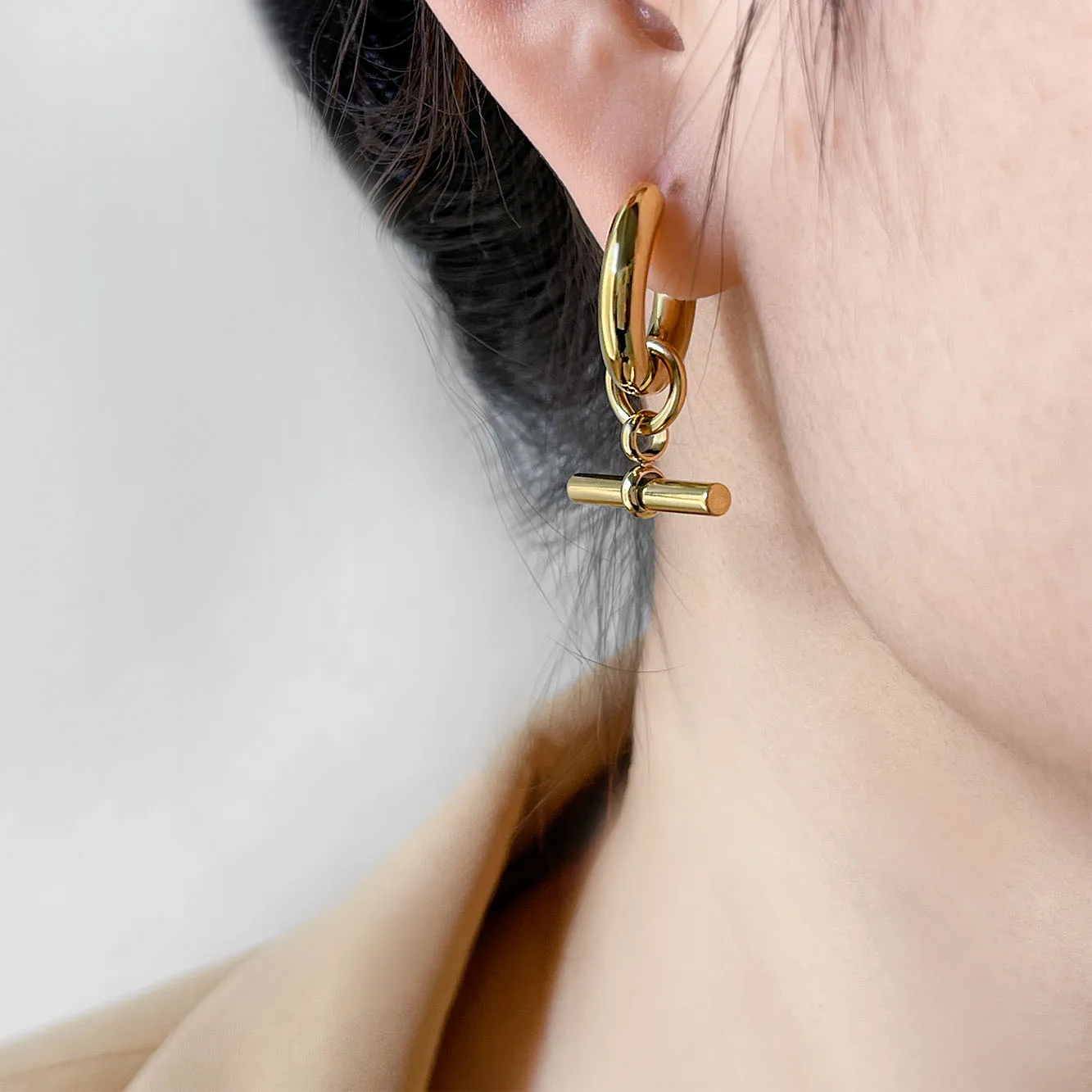 GHIDBK Vintage Stainless Steel T Bar Pendant Hoop Earrings for Women Metal Circle Huggie Earrings acero inoxidable joyería