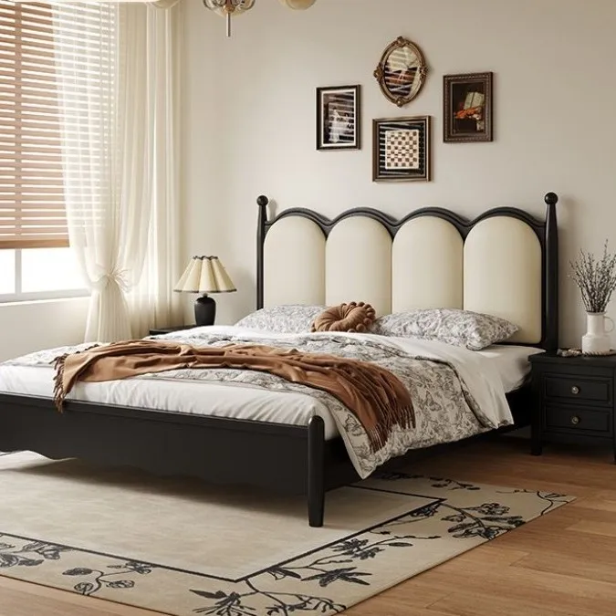 Französisches Retro-Massivholzbett, mittelalterliches Hauptschlafzimmer, 1,5 m großes Doppelbett, moderne, einfache, leichte, luxuriöse weiche Tasche aus schwarzem Leder