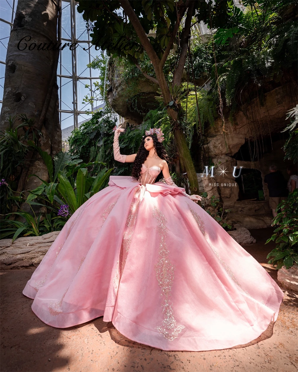 Precioso vestido de quinceañera con apliques de encaje y lentejuelas rosas, escote en forma de corazón con volantes y guantes, vestido de baile de 15 años personalizado, 2024