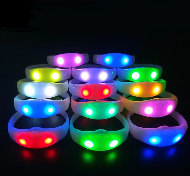 100pcs New LED Color Changing Silicone Bracelets Wristband With 12 Keys 200 Meter Remote Control For Party Clubs SN4494