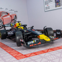 rastar 1:24 Red Bull RB19 F1 Rally Car Alloy Model Car Ornaments Collection can be given as a birthday gift to friends