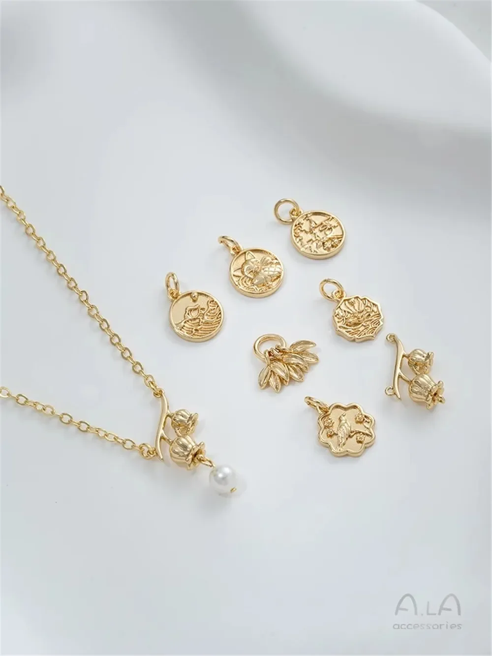 

14K Package Gold Country Style Fairy Deer Lotus Pond Moonlight Sparrow Plum Cat Lily Flower Bud Pendant DIY Jewelry Pendant