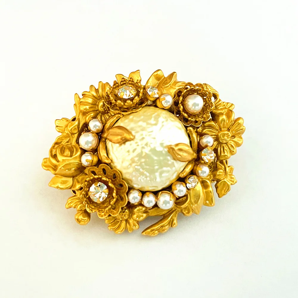 Women's brooches Gilded Flower Pearl PINLuxury designer signed Jewelry vintage court exquisite Christmas gift free shipping