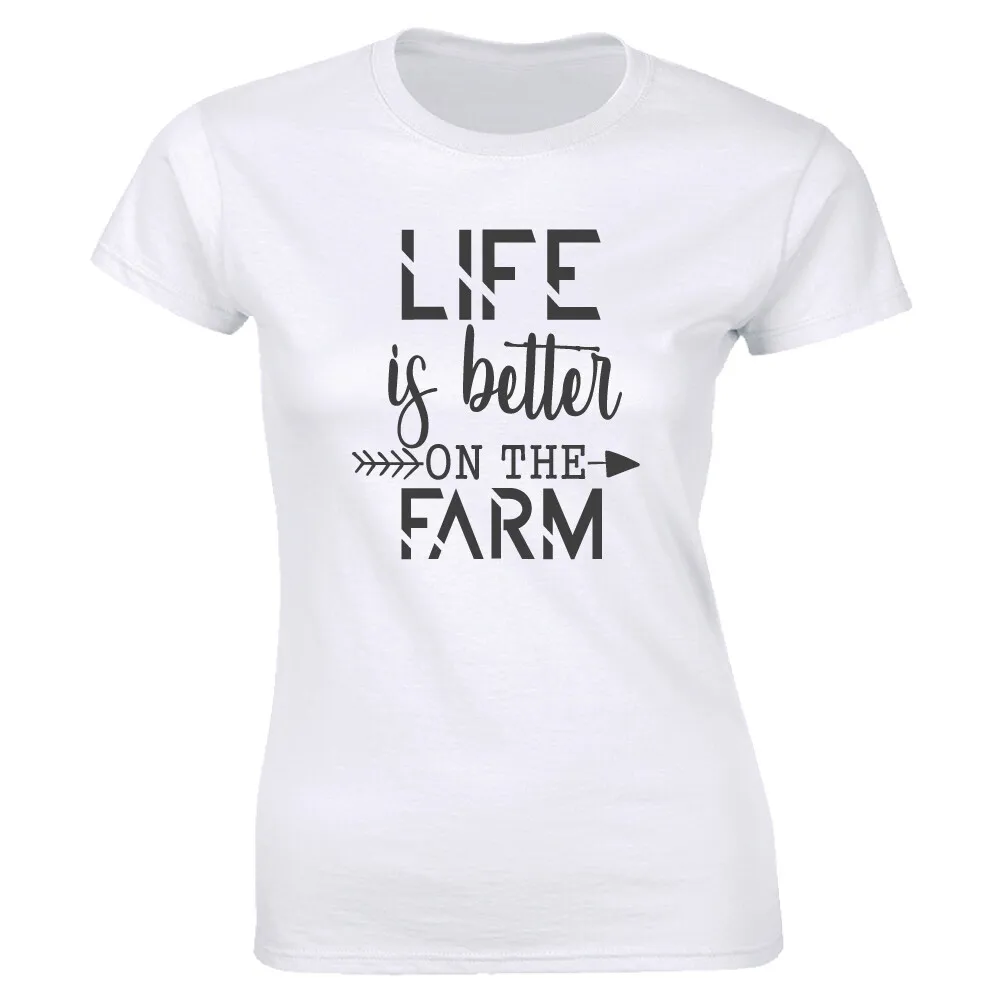 

Жизнь лучше на ферме со стрелкой. Белая женская футболка с изображением