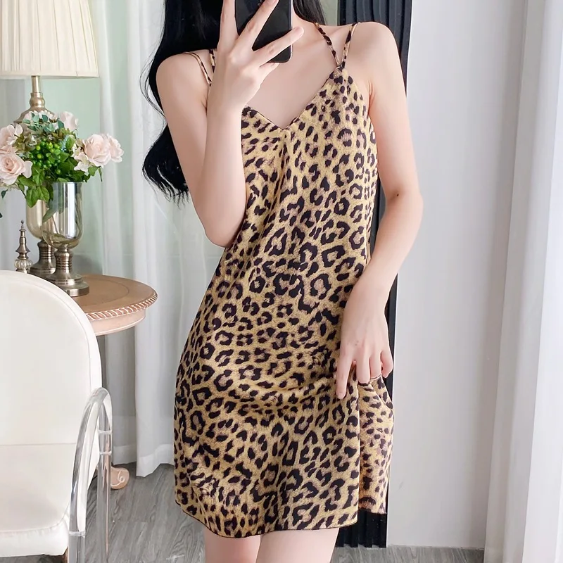 

Сексуальная ночная сорочка на бретельках с леопардовым принтом, женская шелковистая атласная ночнушка, домашняя одежда, летняя одежда для сна, ночное платье, комплект для сна
