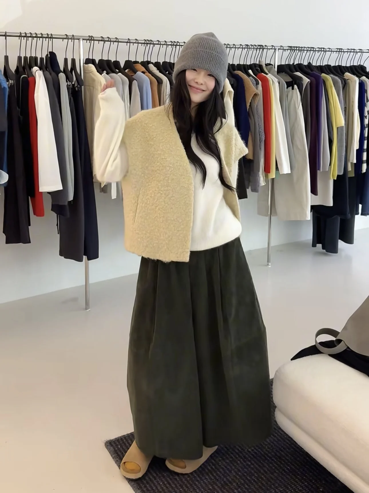 เสื้อกั๊กขนแกะคุณภาพสูงอเนกประสงค์สำหรับผู้หญิง ฤดูใบไม้ร่วง ฤดูหนาว เสื้อคลุมสำหรับใส่ซ้อนทับ  พร้อมแผ่นเสริมไหล่  เสื้อกั๊กสำหรับใส่ไปทำงาน สีพื้น โพลีเอสเตอร์