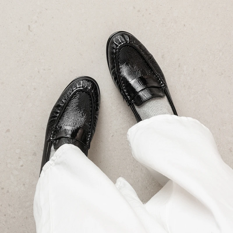 2026 New Classic Genuine Leather Women Pleated Loafers Low Thick Heel Slip on Leisure Shoes Women Autumn British Style Loafers view 6