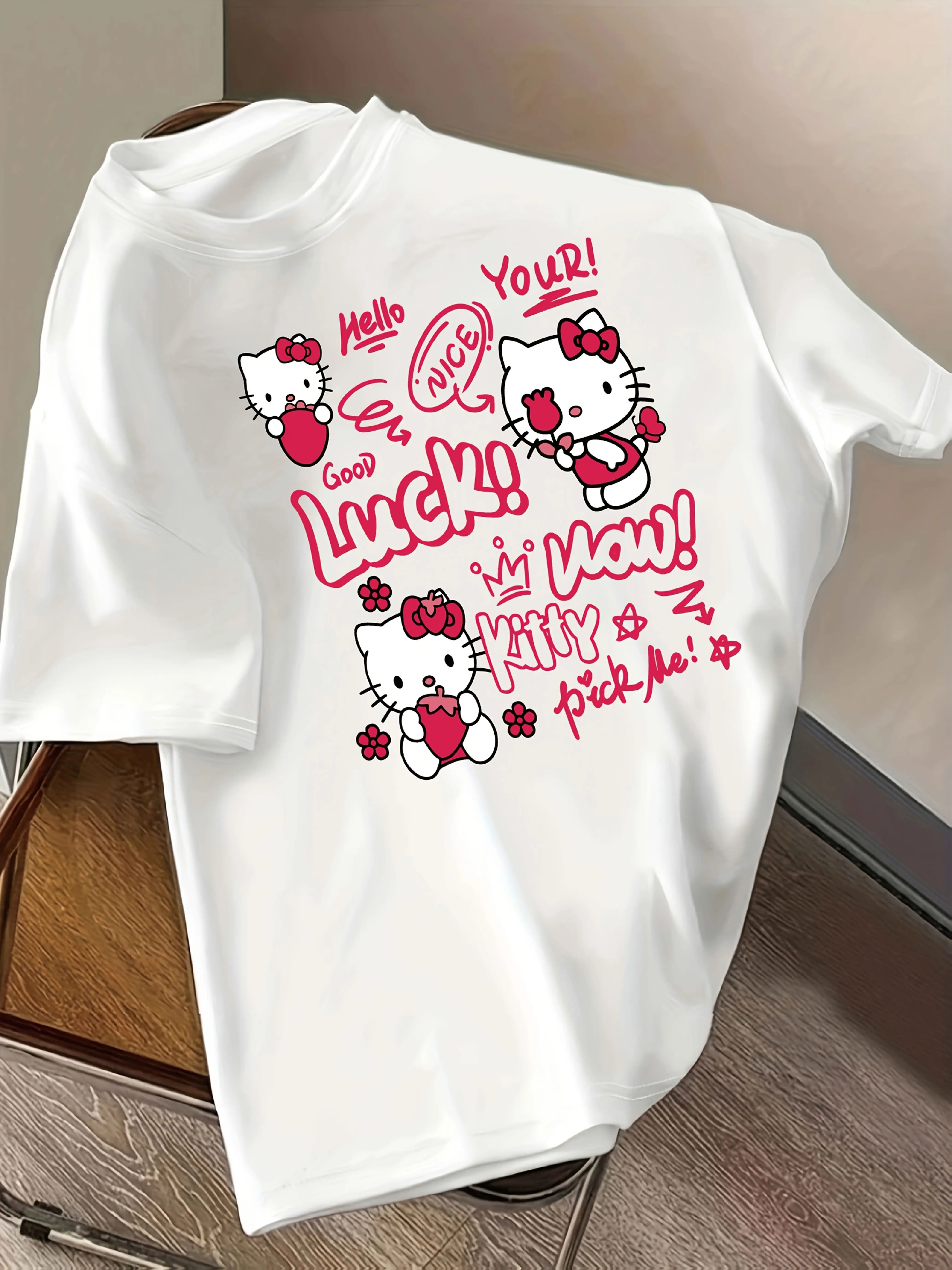 

Летняя футболка оверсайз Hello Kitty 2026 года, высококачественная, 100% хлопок, с принтом «Удачи», унисекс, ретро, повседневная, для взрослых и детей
