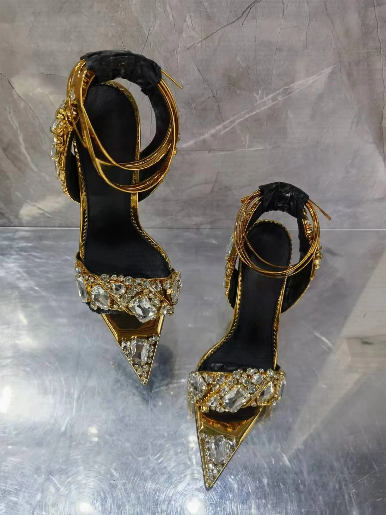 

Весна 2024, новые женские сандалии, рейнто, декоративный острый носок, узкий ремешок на щиколотке, пикантные элегантные женские туфли на каблуке для свадебной вечеринки