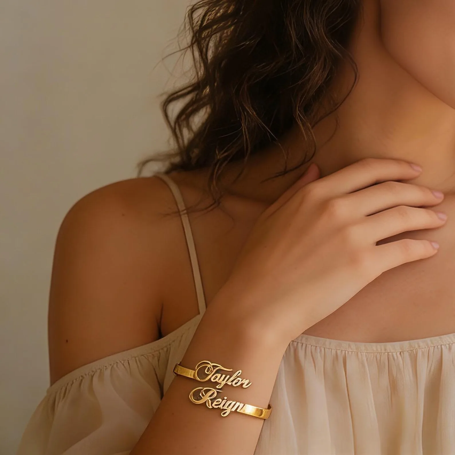 Zierliches 18K Vergoldetes Personalisiertes Namensarmband Maßgefertigtes Namensarmband Individueller Edelstahlschmuck Geschenk für Frauen – Detail 3