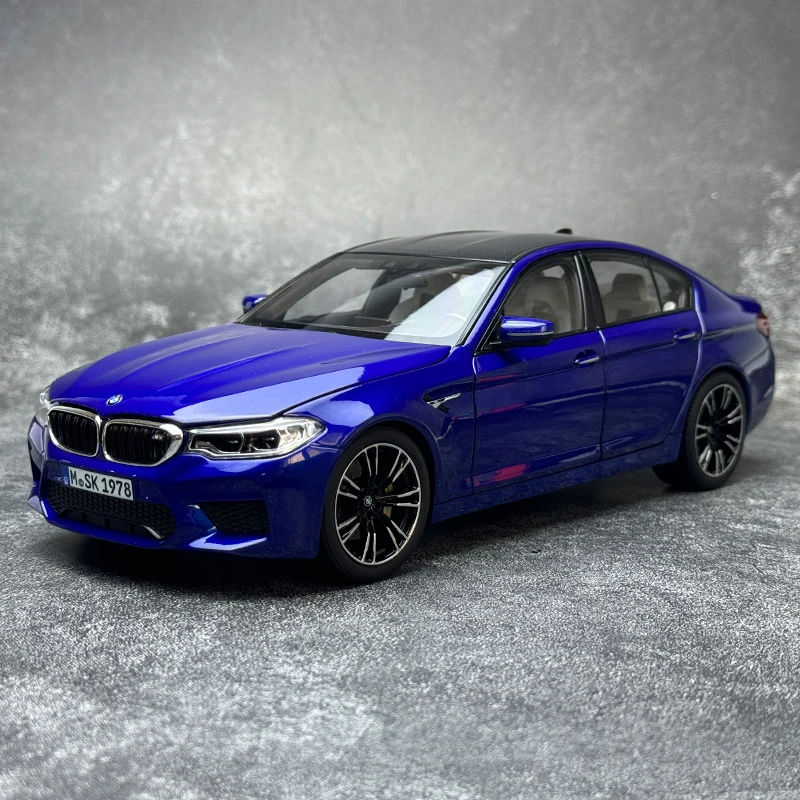 1:18 2018 FOR BMW  M5 model  F90 alloy car model for boyfriend gift metal Static birthday gift collection Adult toy