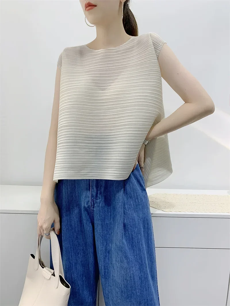 GGHK Miyake Pleated Solid Color Ladies Casual T-shirt Fashion Round Neck Loose Big Size Design Stretchy Top Summer Clothing