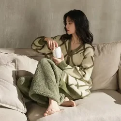 Pyjama d'hiver paresseux pour femmes, vêtements d'intérieur à carreaux, cardigan épais, vêtements de détente, col en V, vêtements de nuit pour femmes, sites de vent, sourire