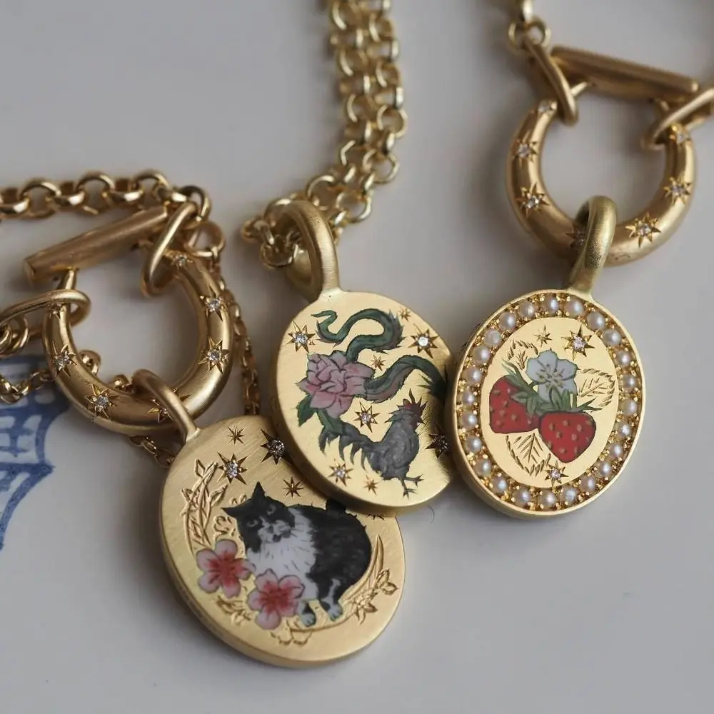 الرجعية النمط الأوروبي الفراولة نمط قلادة التيتانيوم الصلب مذهب الفراولة قلادة فاخرة INS الفراولة سلسلة المختنق #3