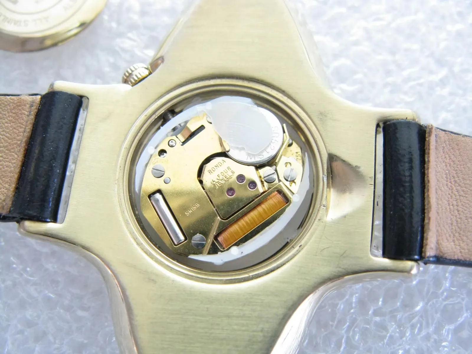 Special-shaped Four pointed star versus Gold-plated quartz lady's watch 751