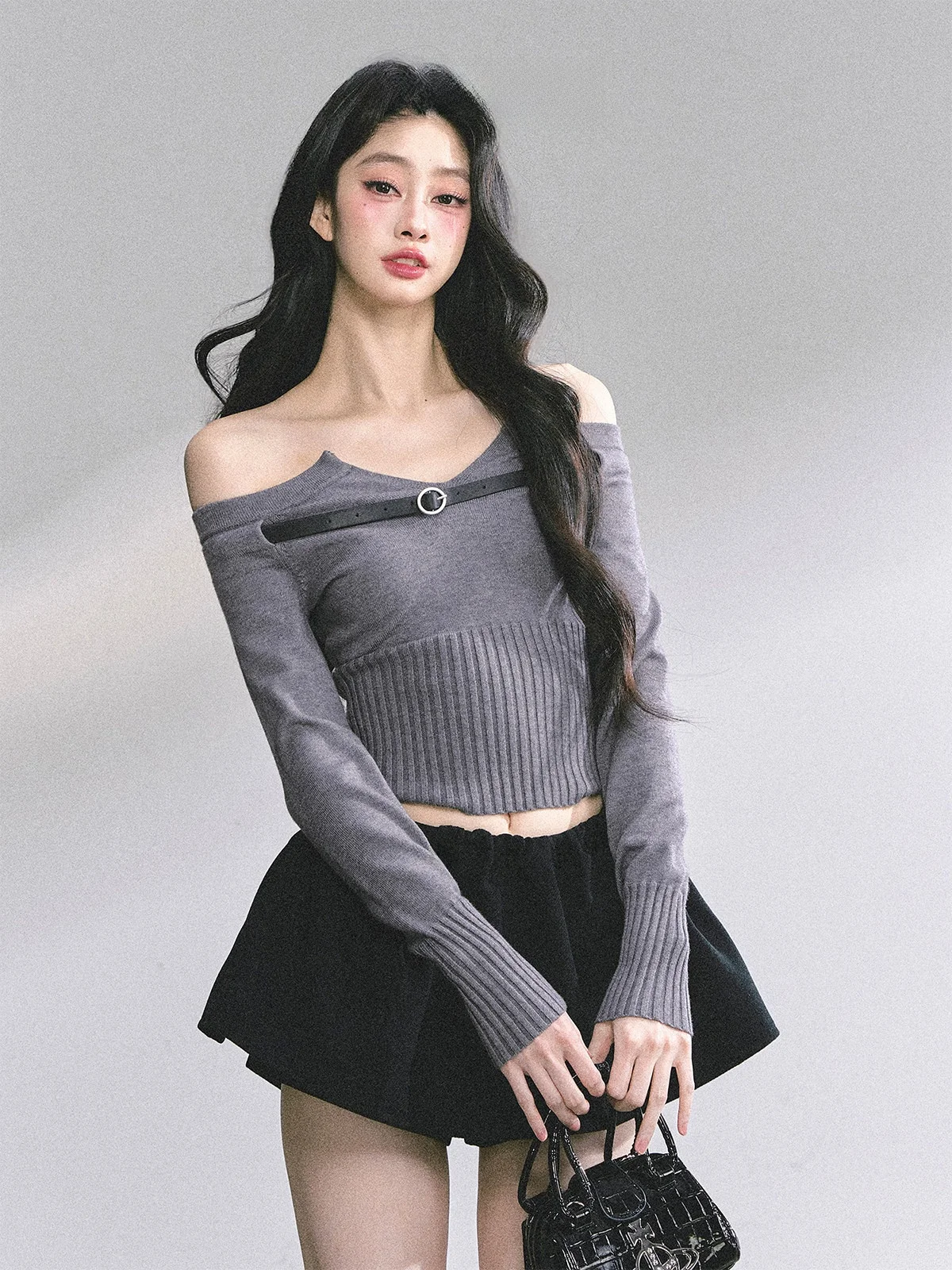 

Женская трикотажная футболка с одним открытым плечом и длинным рукавом Spicy Wed: осенний дизайн, приталенный крой, модный топ для женщин