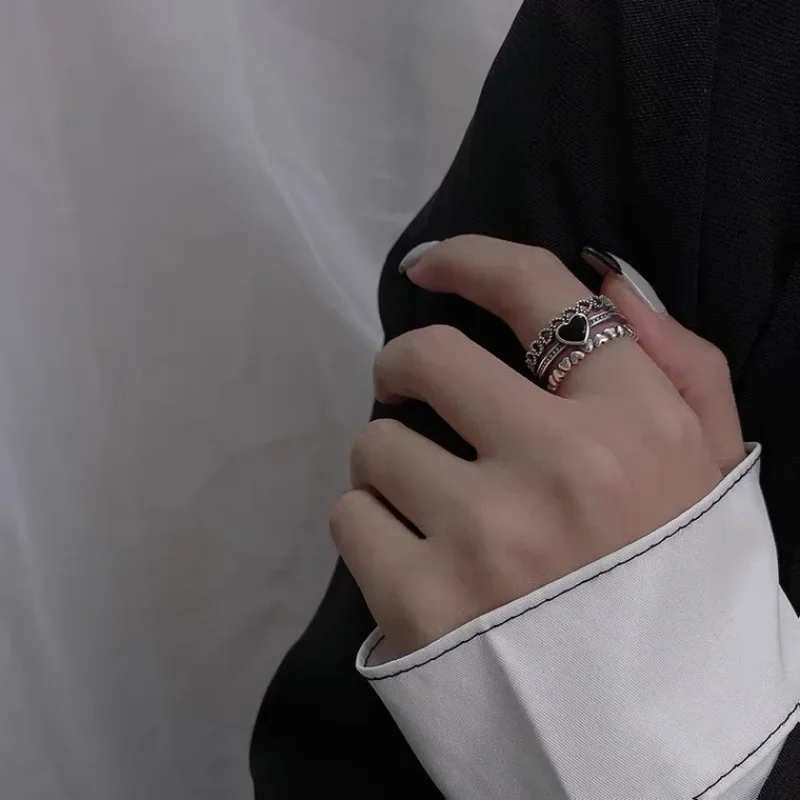 1 Piece Women Vintage Black Heart Open Finger Ring Hollow Out Rings for Women Fashion Jewelry Luxury Domineering