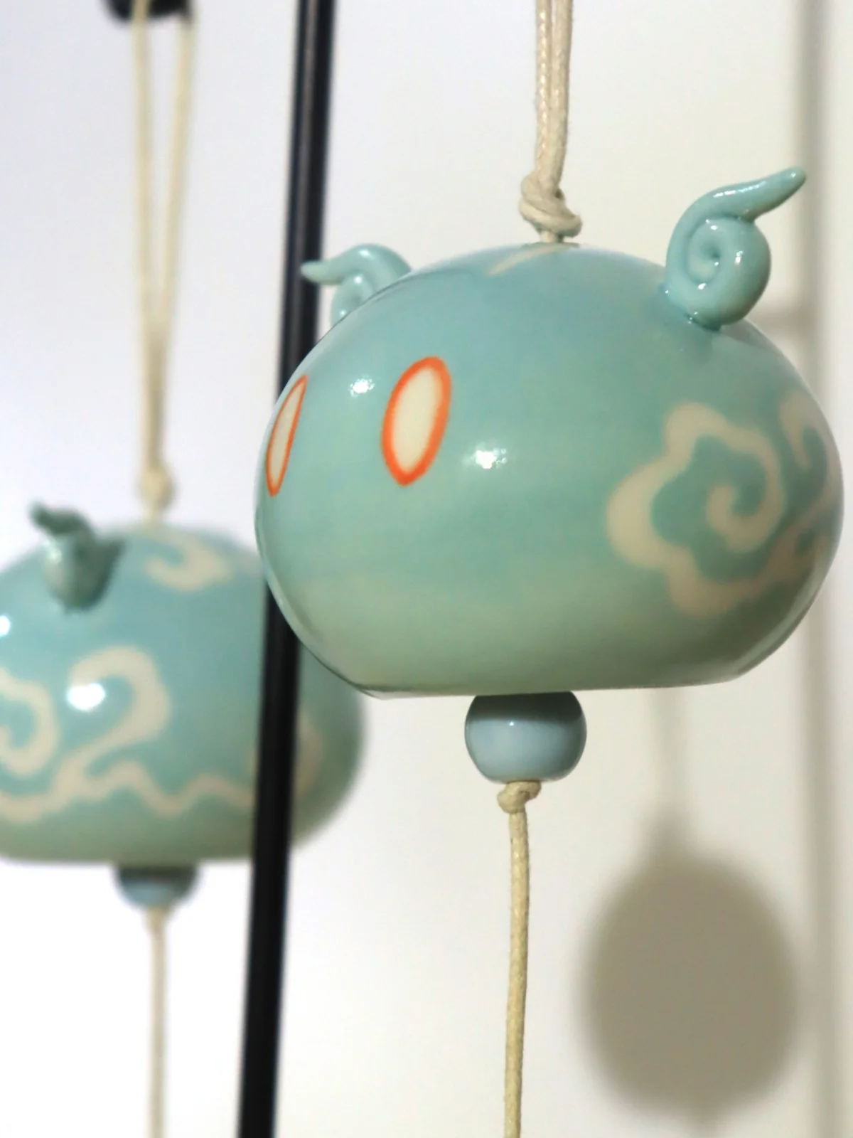 Genshin تأثير الوحل Kawaii ديكور معلق السيراميك الرياح الدقات في الهواء الطلق قلادة للسيارات غرفة المعيشة ديكور الهدايا