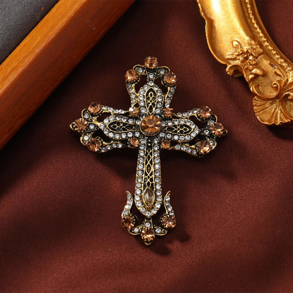 Vintage Middle Design Cross Full Crystal Brooches Badges For Women Men Retro Baroque Palace Unisex Suit Office Jewerly Corsages