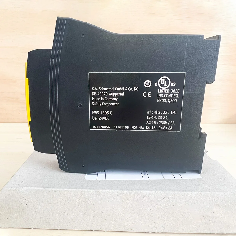 New for Schmersal FWS1205C 101170056 24V Safety Relay Module in Box