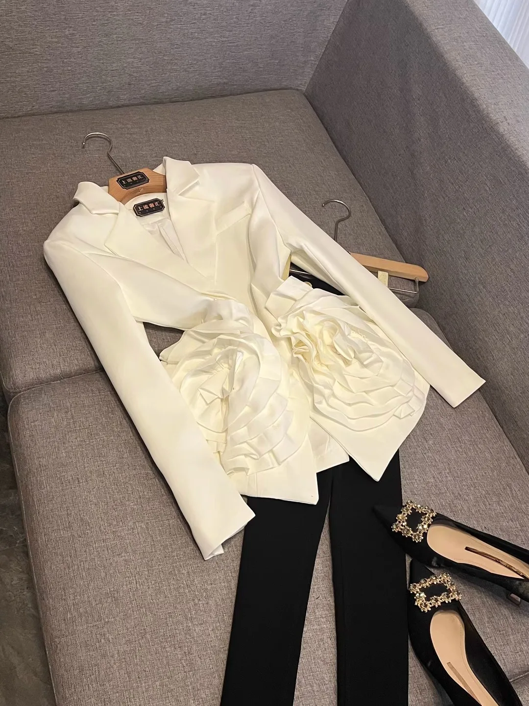 

Slim Fit Floral Embroidery Single Button Winter New Sle Women's Suit European Sle Long Sve Office Wear Chinese Made