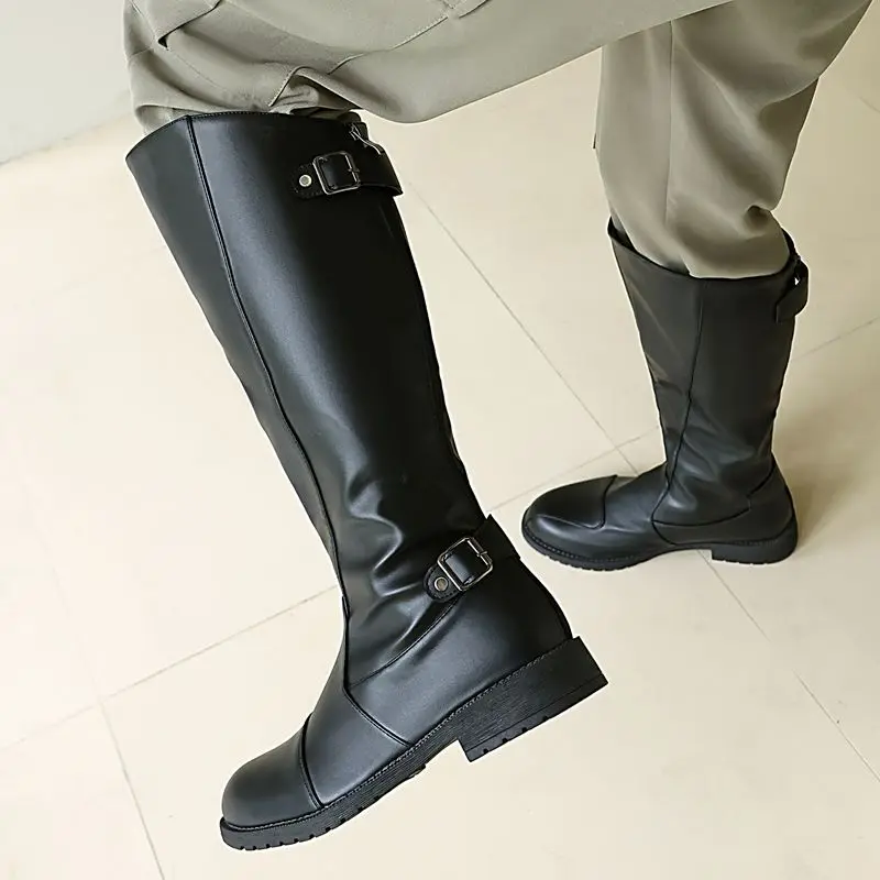 SIMLOVEYO 2025 الرجال عادية حذاء برقبة للركبة جولة تو كعب سميك 3 سنتيمتر البريدي حزام أبازيم حجم كبير 47 48 49 الأسود روتين بوتا