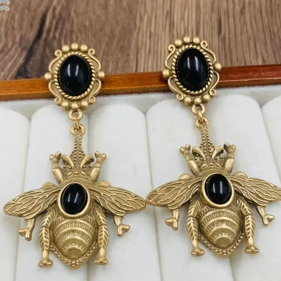 

New fashion vintage gold plated stereo bee pendant ear stud Light luxury glass exaggerated earrings women's jewelry accessories