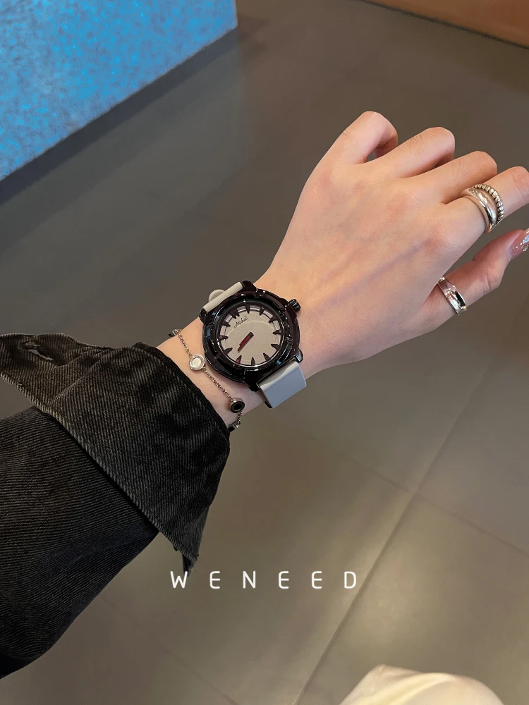 ساعة نسائية Luxury2025 طراز جديد، راقية، أنيقة، بسيطة، قرص كبير، ساعة فاخرة عالية الجودة، هدية عيد ميلاد للنساء